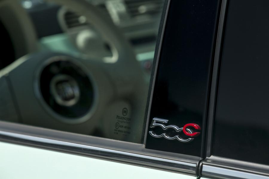 Детали экстерьера Fiat 500C Cult 2014 года  (фото 36 из 44)